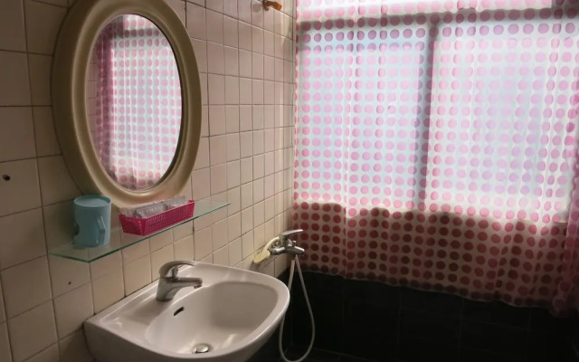 Reui Cheng Hotel