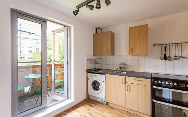 Modern Victoria Park Apartment