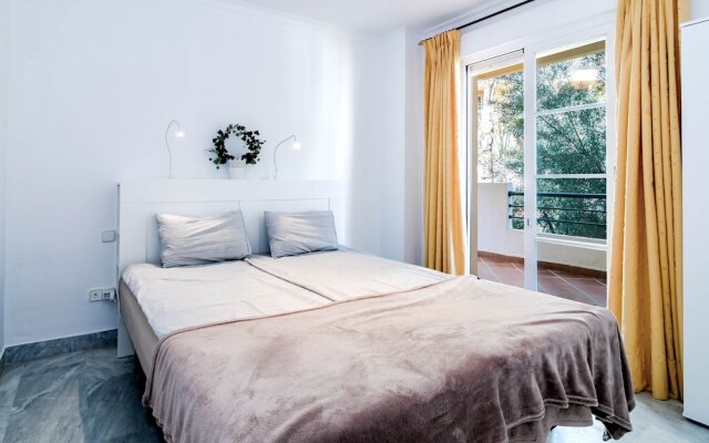 SAT - Contemporary Apartment in Puerto Banus