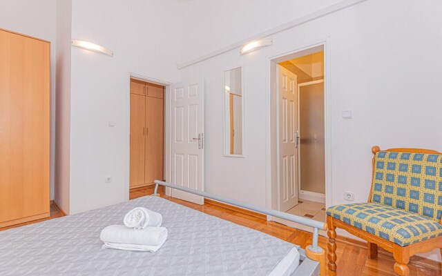 Stunning Apartment in Primosten With Jacuzzi, Wifi and 2 Bedrooms