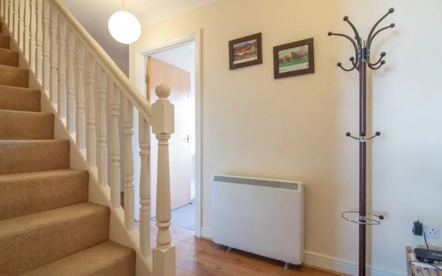 Bright & Spacious 4BD Suburban Home- Free Parking!