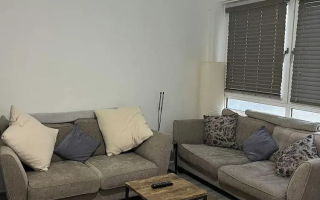 Flat-sleep2bathtub-netflix-heart of London-balcony
