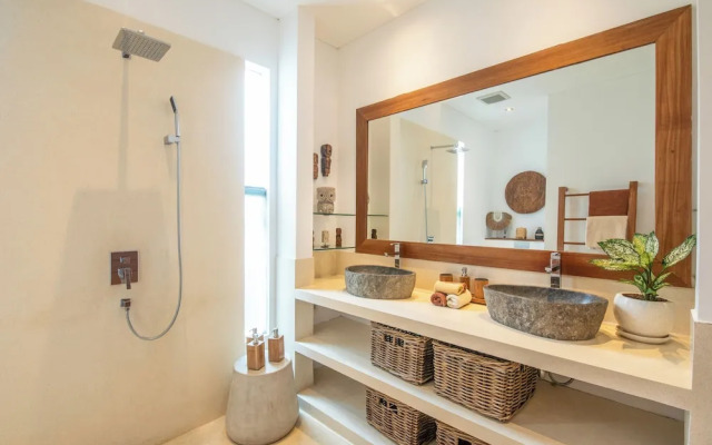 Luxury 4BR Haven, Steps to Canggu's Beach Elegance