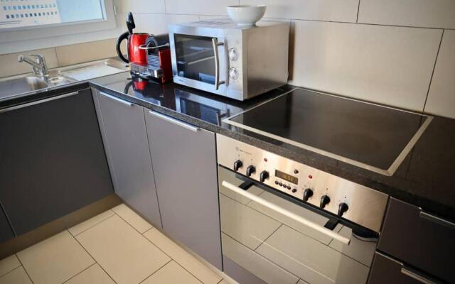 Modern, bright and spacious 3 bedrooms 2 bathrooms