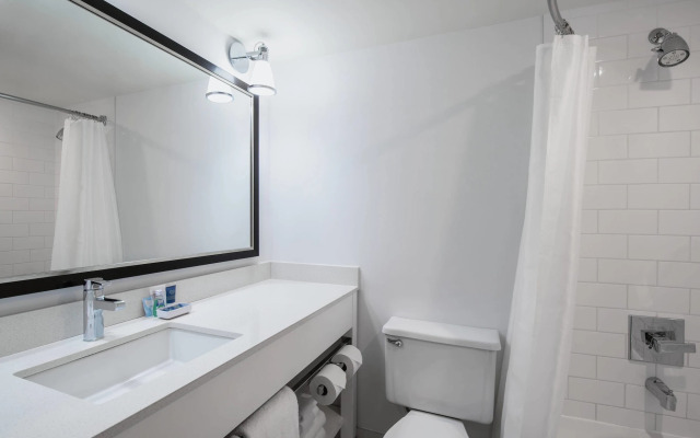 Four Points by Sheraton Edmonton South