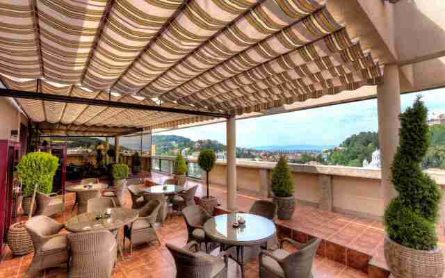 Aro Palace Hotel