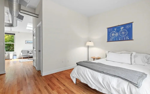 Logan Circle Carriage House 1b-1b Central Bright