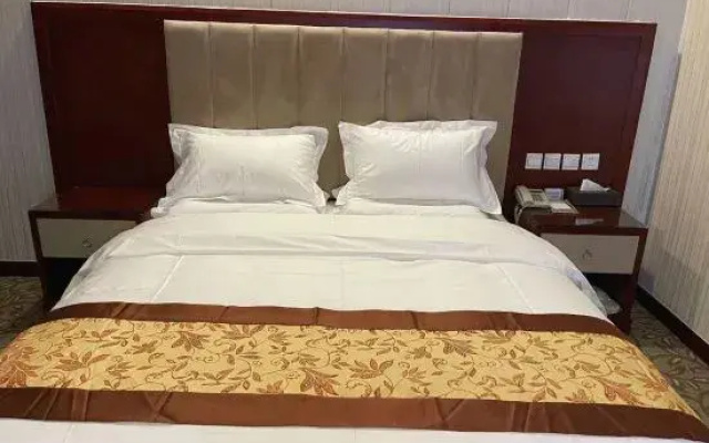 Huaxuan Select Hotel (Chengwu Building Materials City Shop)