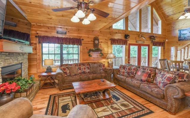 SmokyStays Bears Den Cabin