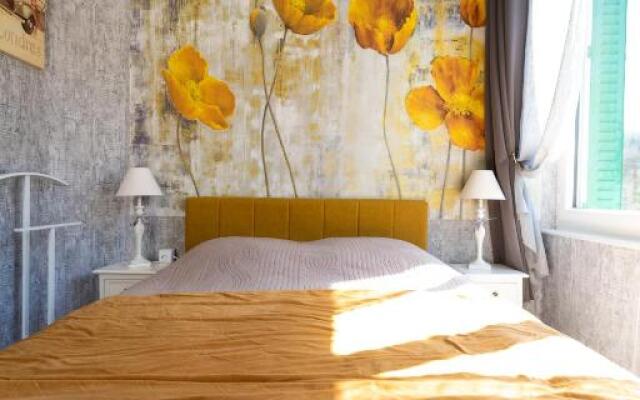 Studio Malou avec cuisine toute équipée et terrasse aménagée