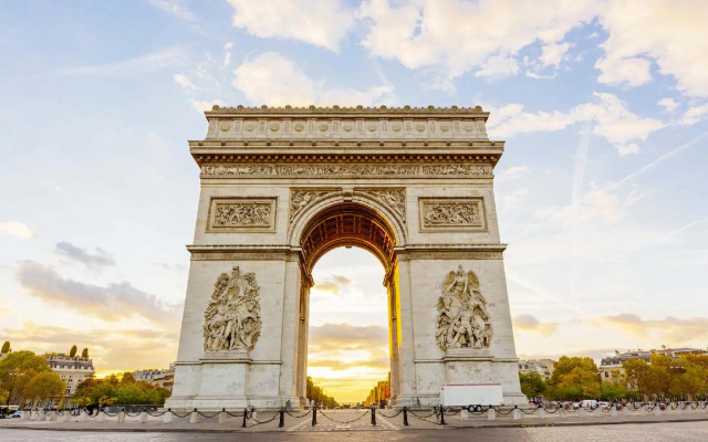 Premium studio 2 minutes walk from Champs-Elysees