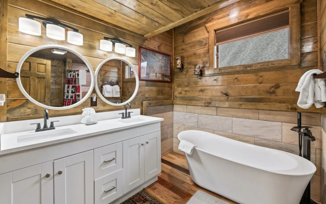 Cabin w/ Hot Tub & Game Room in the Smokys!
