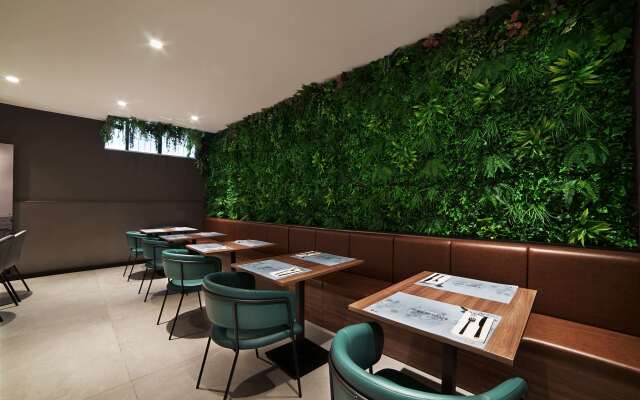 Radisson Hotel Nola Naples