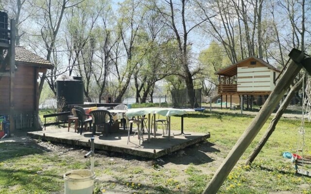 Cute Cottage on Danube