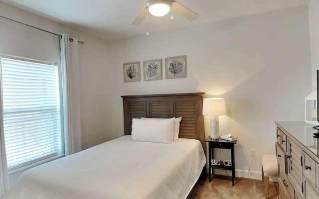 Pavilion Palms #103b