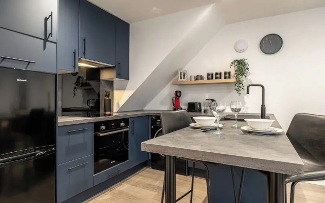 Gorgeous 1 BD in Central Cheltenham