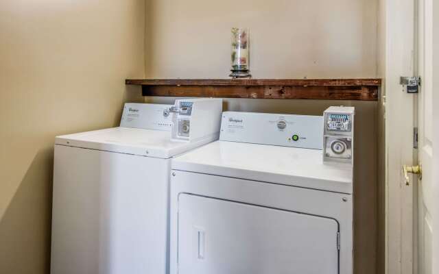 Rodeway Inn & Suites