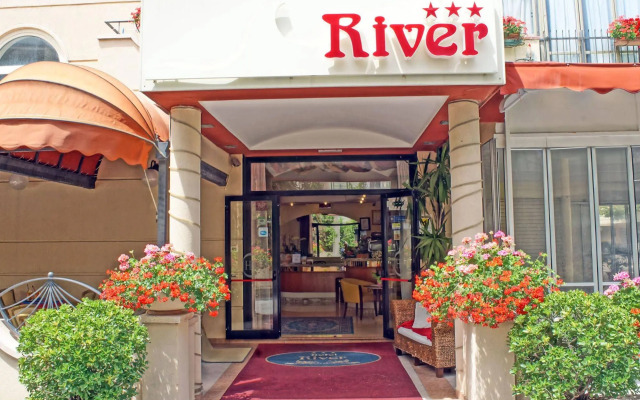 Hotel River