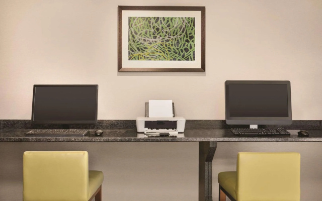 Country Inn & Suites by Radisson, Fergus Falls, MN