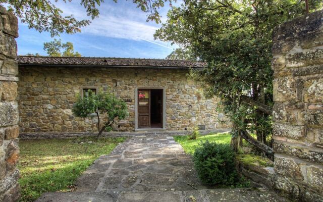 Scenic Farmhouse in Poppi With Swimming Pool