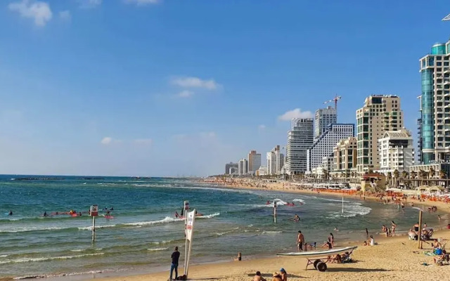 Hayarkon Blue Sea I