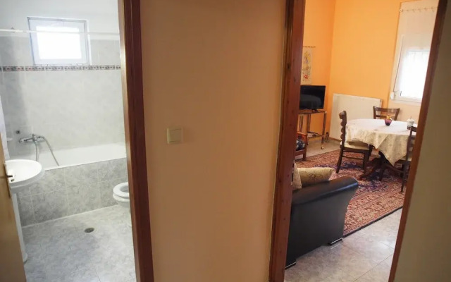 Charming Trikala Apartment With Garden & Central Heating