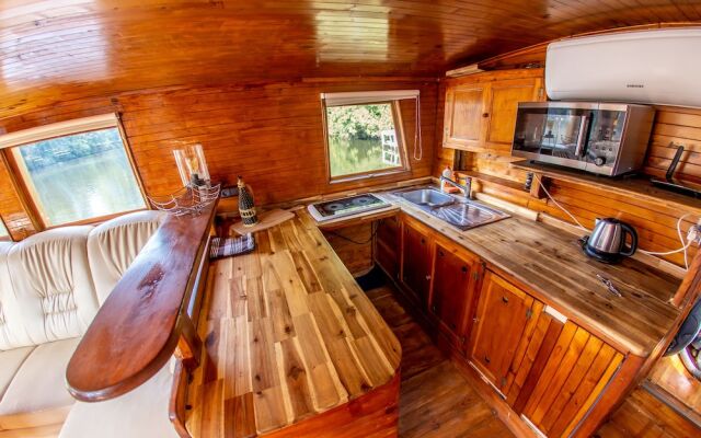 Prague Bay Houseboats