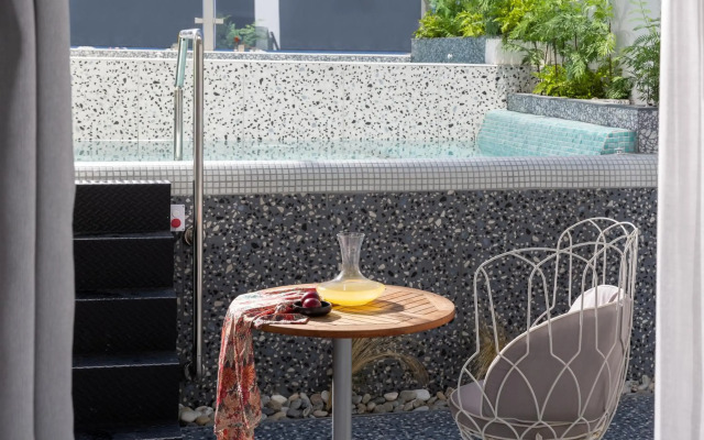Pearl SeaBreeze Suites