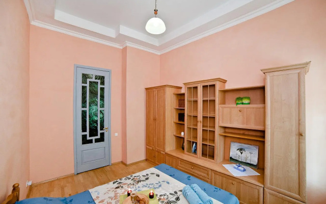 Апартаменты на улице Коммунаров 3