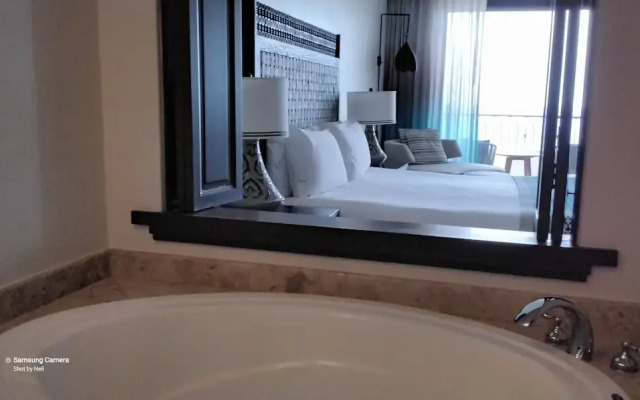 Ocean view beach suite