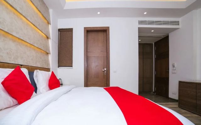 OYO 23088 Hotel Dev Palace
