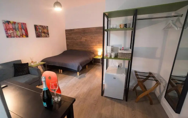 Ultra Central Bohemian Apartment 2