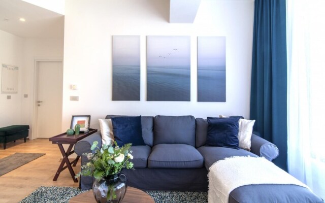 Central Residence Flat Near Metro in Kartal