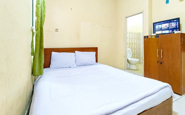 Homestay Cemara Bekasi Mitra RedDoorz – Guest Rooms – Bekasi