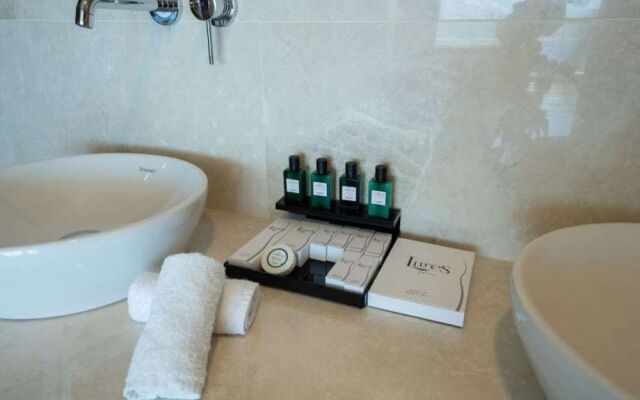 Lures Hotel