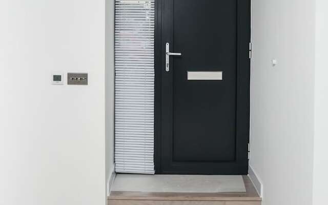 Modern, Brand New Townhouse in Bath