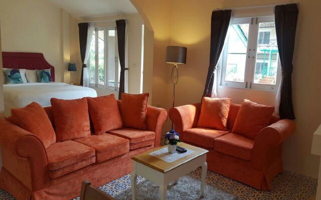 Palazzo Pavone Gallery & Resort