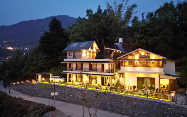 Lake Pleasant Cottage