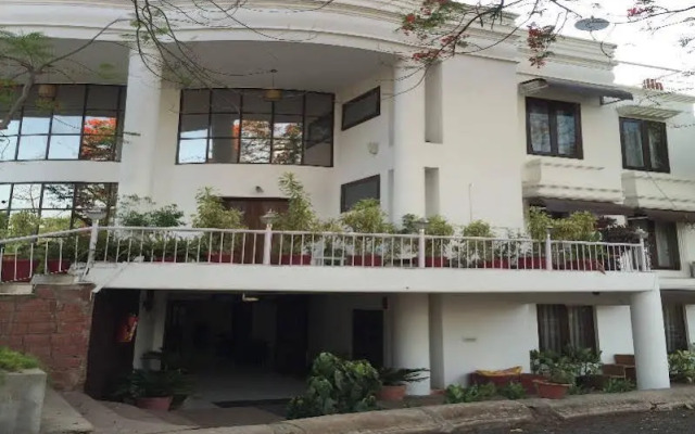 Metro Suites