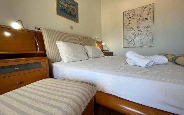 Villa Ampelaki (30 meters to the beach)