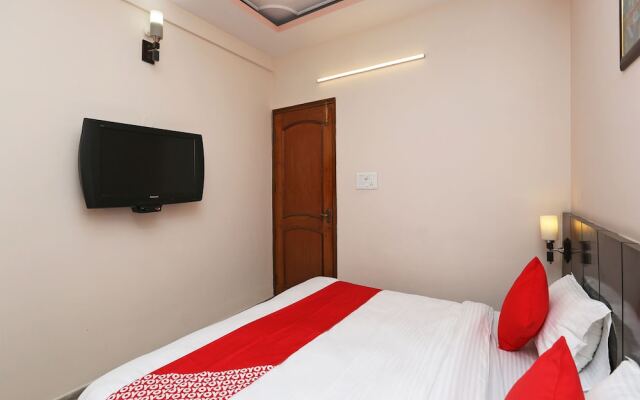 OYO 14390 Hotel Samrat