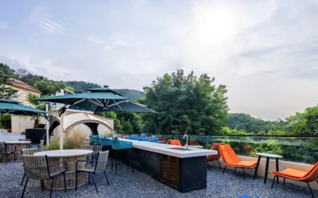 Waves · Designer Boutique Homestay (Laoshan Scenic Area Branch) – Outside – Qingdao
