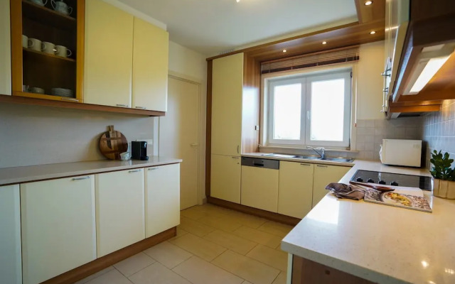 Spacious Apartment With Sea Views