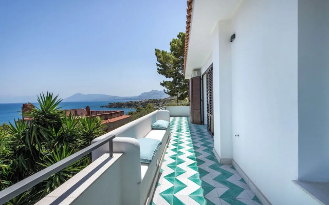 Sea Frame Design Apartments with Pool by Wonderful Italy