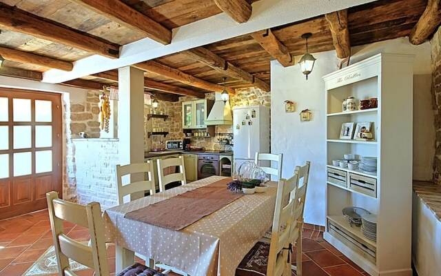 Rustic Villa in Dracevac With Outdoor Pool