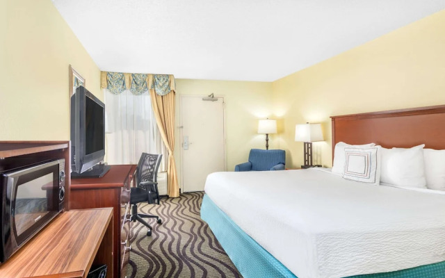 Baymont Inn and Suites Savannah Midtown