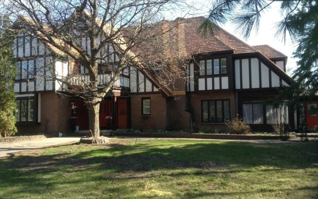 Moonstone Manor Bed & Breakfast