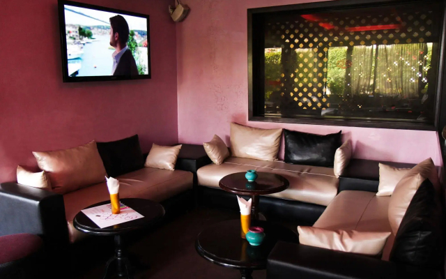 New Farah Hotel