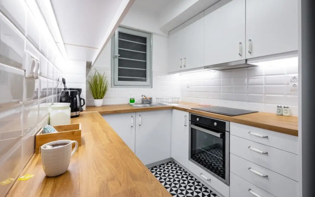 Quiet Apartment With a Garden at Exarcheia