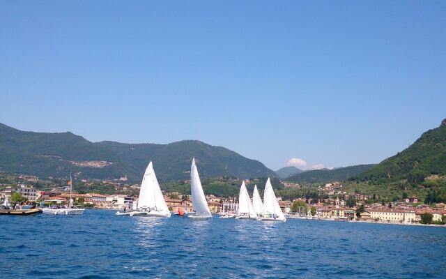 Elegant Holiday Home in Salò Near Lake Beach